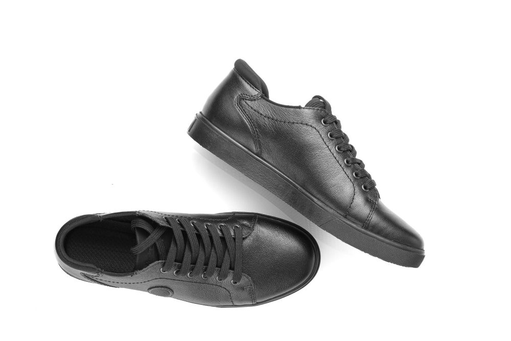 Ideas de outfit con zapatillas negras
