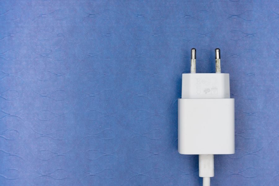 Cargador eléctrico para protección tecnológica