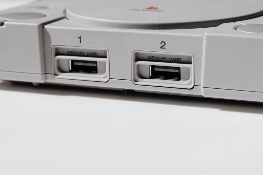 Consola PlayStation vintage y guía de calce perfecto