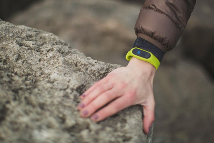 Pulsera fitness para monitoreo biométrico