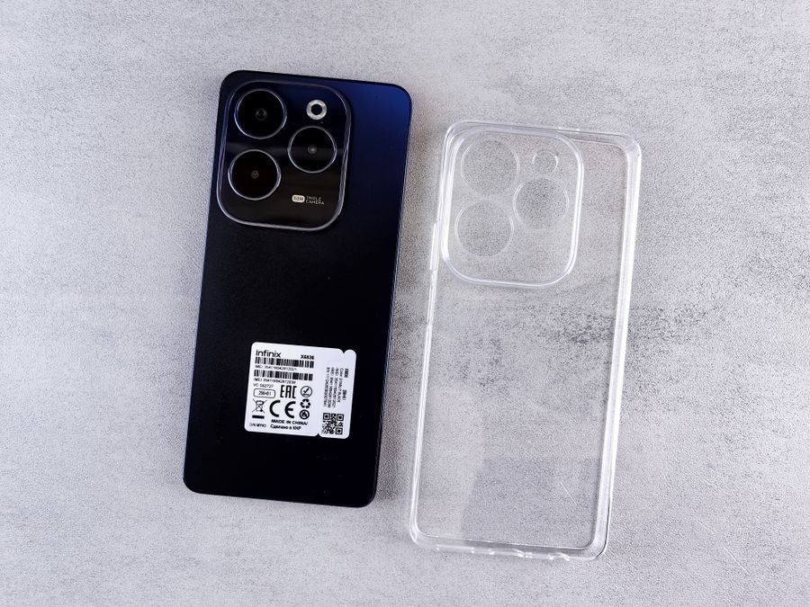Smartphone Infinix Hot 40 Pro con funda transparente
